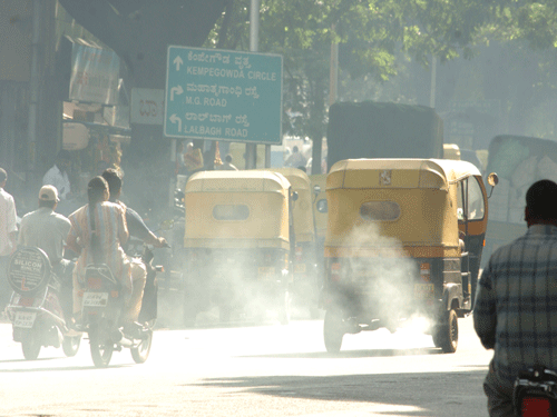 The research confirms that 50 per cent of PM10 is a result of paved road and soil dust and 19 per cent due to vehicles. Vehicular pollution, on the other hand, contributes to 50 per cent of PM2.5, which is more hazardous to health, the findings said. DH file photo