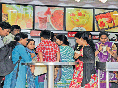 hangout venue Youngsters thronging the place. DH PHOTOS&#8200;BY&#8200;SK&#8200;DINESH