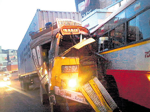 The container lorry which crashed into a KSRTC bus before hitting three more buses, a car and a scooter near the satellite bus station on Mysuru Road on Friday morning. DH&#8200;photo