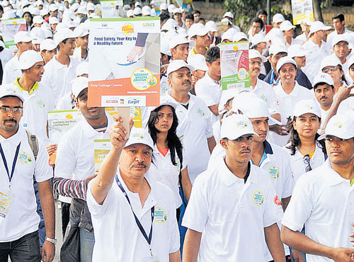 Confederation of Indian Industry (CII) employees take part in the 'Surakshit Khadya Abhiyan' walkathon organised in the City on Sunday. DH PHOTOS