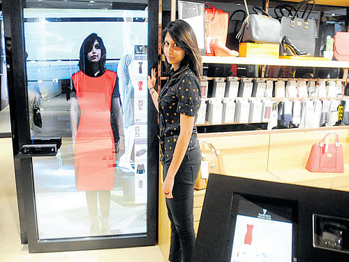 A customer tries the state-of-the-art virtual mirror set up at the Van Heusen Style Studio in Bengaluru, on Monday. DH Photo BY B H Shivakumar