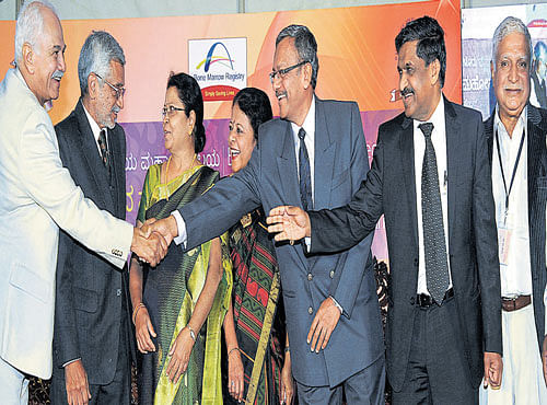 (Fromleft) Dr Ajith K Huilgol (1969), Dr B A Anantharam(1964), Dr Rajam S Ramamurthy (1959), Dr T Rajeswari (1967) and Dr K Lakshman (1970) were felicitated by their Alma Mater at the Bangalore Medical College and Research Centre's diamond jubilee celebrations on Friday. RGUHS Vice- Chancellor K S Ravindranath and Bangalore Medical College Development Trust Chairman KMSrinivasa Gowda are seen. DH PHOTO