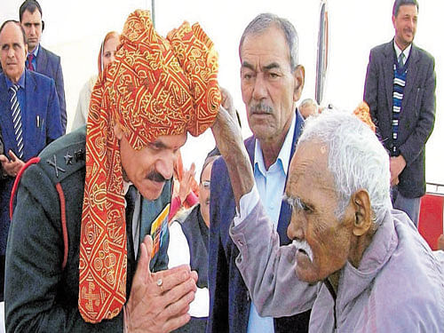 Army Chief General Dalbir Singh Suhag being greeted by the people in his native village Bishan in Jhajjar district of Haryana on Saturday. PTI