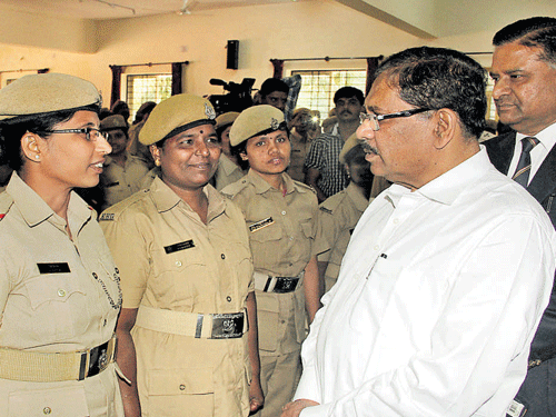Home Minister G Parameshwara interacts with Home Guards at a programme to mark the Home Guards Day in Bengaluru on Saturday. ADGP (Fire Services & Home Guards) M N Reddi is seen. DH PHOTO