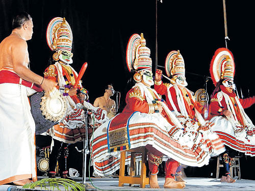 spectacle Scenes from Dushasana Vadhe being enacted in Yakshagana and Kathakali forms in Mangaluru.  photo by author