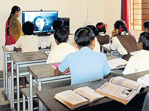 E-EDUCATION An online class in progress at Bada school in Dharwad district. Photo by author