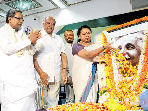 Chief Minister Siddaramaiah, Legislative Council Chairman D H Shankaramurthy, Kannada and Culture Minister Umashree and Department Director K A Dayananda offer floral tributes to Kuvempu's portrait on the Kannada poet's 111th birth anniversary in Bengaluru on  Tuesday. dh photo