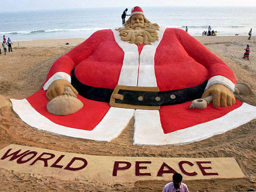 Sand artist Sudarsan Pattnaik creates a 45ft high sand Santa Claus with message