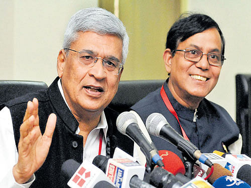 TIME FORCHANGE: Former CPMgeneral secretary Prakash Karat interacts withmedia during the party's ongoing 'Kolkata Plenum' in Kolkata on Wednesday. Party MP Mohd Salim looks on. PTI
