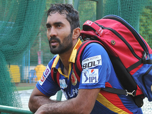 The Bengaluru franchise had bought Karthik for a staggering amount of Rs 10.5 crore but the wicketkeeper-batsman didn't live up to expectations with the bat during a campaign that ended after the team's defeat in the play-off against Chennai Super Kings in Ranchi. DH file photo