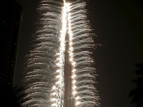 Fireworks explode over Dubai's Burj Khalifa, the tallest building in the world, during the New Year celebrations January 1, 2016. REUTERS