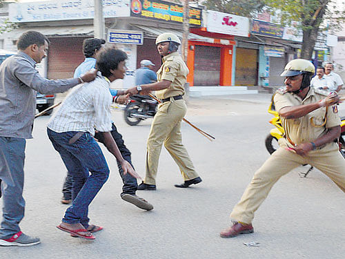 Police resorted to lathicharge to disperse the clashing groups and booked the volunteers of the organisation under different sections of the Indian Penal Code. DH file photo. For representation purpose
