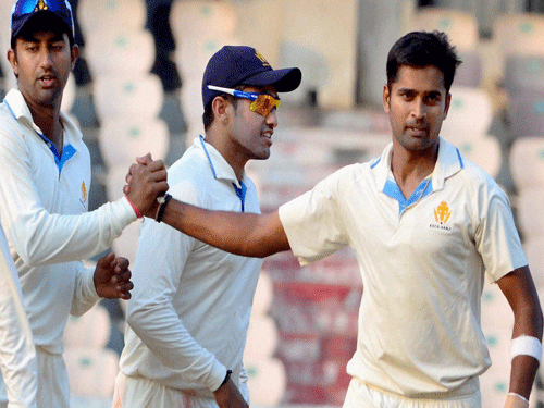 Captain Vinay Kumar top-scored for Karnataka with a 43-ball 38 while Robin Uthappa was the next highest contributor with a 24-ball 22. File photo