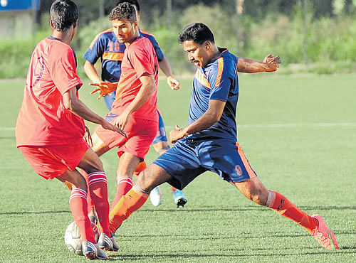 EVASIVE Ramachandran (right) of ASC skips past Stefen (left) of SAI during their BDFA Super Division League fixture on Saturday. DH PHOTO