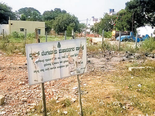 The lake exists only in government records as it has lost all its features. A BBMP signboard has been torn.