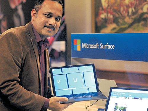 Vineet Thuvara launches the Surface Pro 4. DH PHOTO