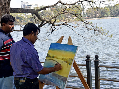 Artists are participated painting computation at the 'Ripples' an Art event to save lakes of Bengaluru organised by Art Matters at Sankey Tank in Bengaluru on Saturday. DH PHOTO