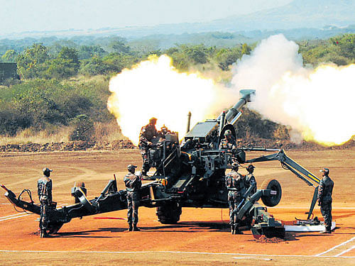 155mmFH 77B Bofors guns during 'Ex Sarvatra Prahar' conducted by the School of Artillery at Devlali, Nasik. DH PHOTO