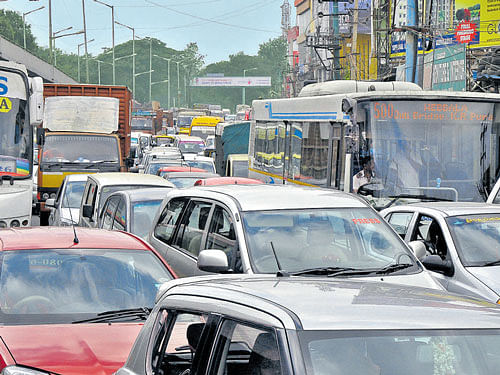 IT firms are having second thoughts about their expansion plans given the traffic jams on Outer Ring Road. DH FILE PHOTO