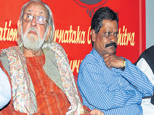 Renowned film director M&#8200;S&#8200;Sathy and Rangayana Director Janadhan at the inauguration of Bahuroopi film festival  in Mysuru on Thursday.  DH PHOTO.