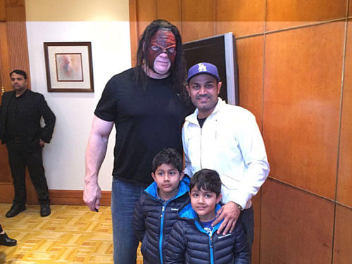 Virender Sehwag and his children with Kane. Image courtesy: Twitter