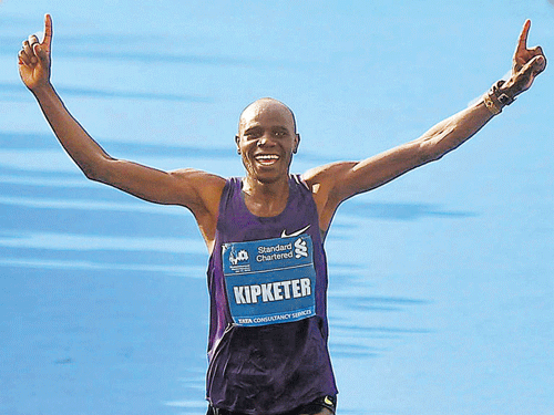 Triumphant Kenyan Gideon Kipketer crosses the finish line at the Mumbai Marathon on Sunday. Reuters
