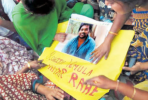 Protests against the death of 26-year-old Dalit research scholar Rohith Vemula intensified at the University of Hyderabad here on Tuesday. DH photo