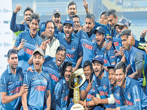 Uttar Pradesh players pose with the Syed Mushtaq Ali Trophy after defeating Baroda in the final in Mumbai on Wednesday. PTI