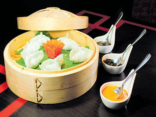 enticing Dim sums with accompaniments.