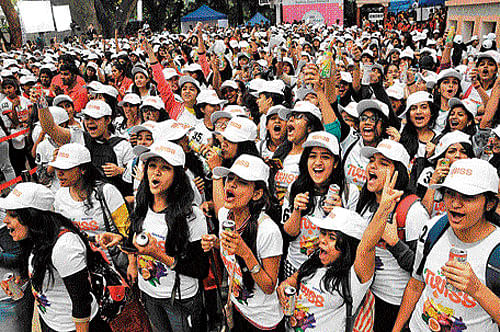 Students of Mount Carmel College set a new Guinness world record for opening the most number of softdrink cans simultaneously, in the City on Friday. DH PHOTO