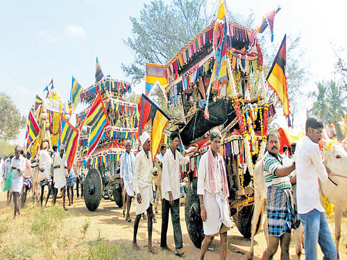 Chariots from different villages being taken for Doddammathayi Jatre (fair) popularly known as 'Bandi jatre', in Kestur near Santhemarahalli, Chamarajanagar district, on Sunday. DH photo