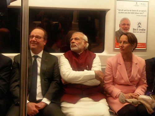 The two leaders boarded the metro shortly after 3 PM. Indian officials and the French delegation, including the country's Foreign Minister Laurent Fabius, were seen accompanying them. Image courtesy: Twitter
