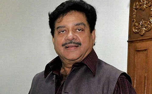 Veteran actor and BJP MP Shatrughan Sinha too said that it was nadaan (childish) for some in Bollywood to talk about intolerance and he does not agree with them. pti file photo