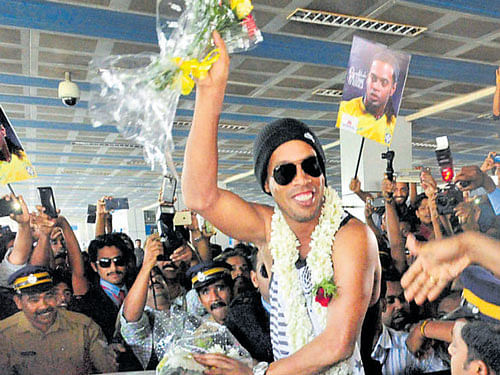 close shave Brazilian football superstar Ronaldinho  escaped unhurt in an accident when a rusted traffic signal post fell just ahead of the car carrying him on&#8200;Monday. pti