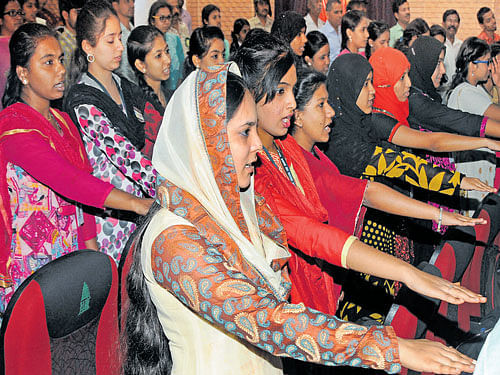 Youngsters and new voters take an oath on the occasion of  National Voters' Day in Bengaluru on Monday. dh photo