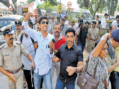 Activists from Nethravathi Nadi Samrakshana Okkoota wave black flags in protest, during the arrival of District In-charge Minister B Ramanath Rai. Four persons including Dinesh Holla were taken into preventive custody by police and released later. DH photo