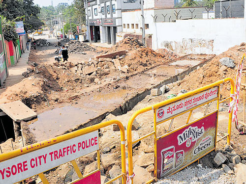 Road repair works underway in Bannimantap, in Mysuru. Vehicular movement has been diverted and many connecting roads have been blocked, inconveniencing people. Dh photo