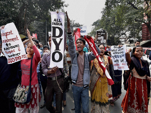 Activists of SUCI student and Youth wings shouting slogans outside a city court in Kolkata on Thursday demanding punishment of those accused who are involve in Kamduni Gangrape and murder case. PTI Photo.
