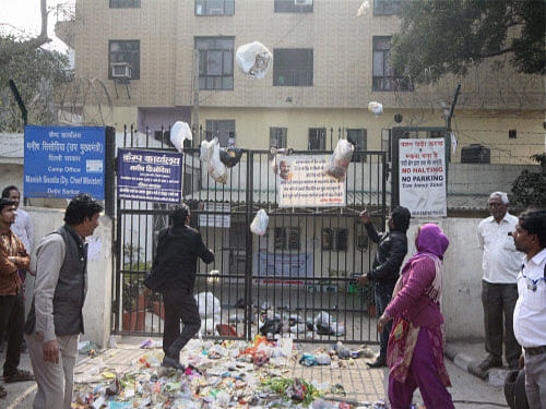 MCD workers protest in New Delhi, pti file photo