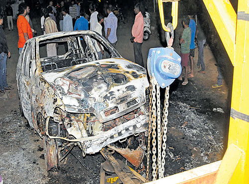 The car that was set ablaze by people after it rammed three bikes and killed Shabana Taaz (inset). DH PHOTO