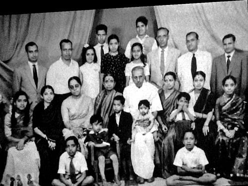 (Standing, from left) NR Subba Rao, NR Nagabhushana Rao, Lakshmi, Prakash, Padmaja, the author, Jagannath, Narayanmurthy, NR Srikantiah and NR Krishnaswamy. (Sitting) Poornima, Susheela, Seetha, Sharadamma, Rama Rao, Jaya, Lalitha and Susheela. The children are  Prasad, Srikanth, Manjunath, Mangala and Balasubramanya.