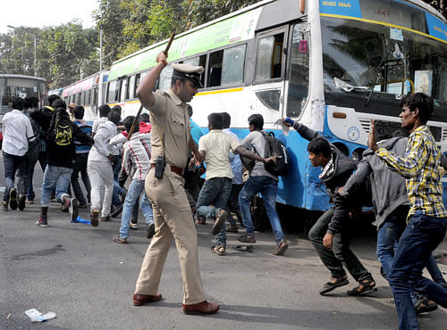 Police trying to control the students and Bahujana Vidyarthi Sanga (BVS) members who went on protest procession under the banner of BVS for their various demands including to the reservation on private sector, from city railway station to freedom park in Bengaluru on Wednesday. DH photo