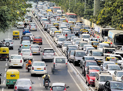 BAN EFFECT: Despite a ban on the entry of private buses and goods vehicles, traffic was thick on Palace Road on Wednesday as delegates poured in to attend the Invest Karnataka-2016 meet.