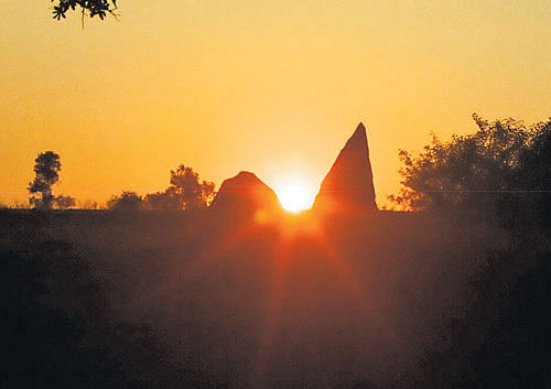 the setting sun framed between two menhirs at winter solstice