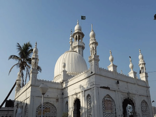 Haji Ali shrine. Image courtesy Twitter.