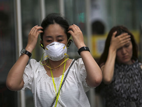 According to scientists from the US, Canada, China and India, who presented their findings at the annual meeting of the American Association for the Advancement of Science (AAAS) here, conditions caused by air pollution killed 1.6 million people in China and 1.4 million people in India in 2013. Reuters file photo