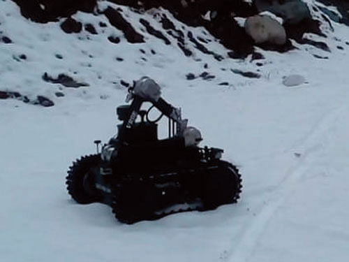 An avalanche rescue robot