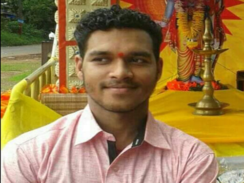 The activist  named Sujith (27) of Azad Colony in Aroli  was assaulted at his home by a group of 10 assailants with logs. Twitter