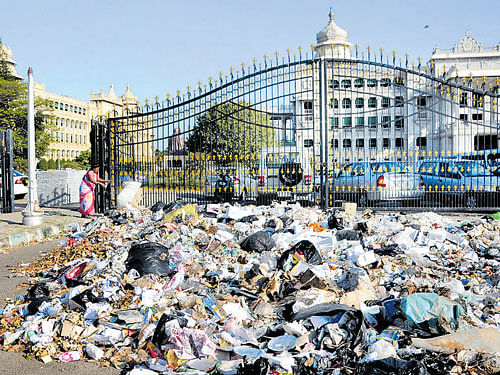 Uncleared garbage behind Vidhana Soudha on Tuesday.  DH Photo