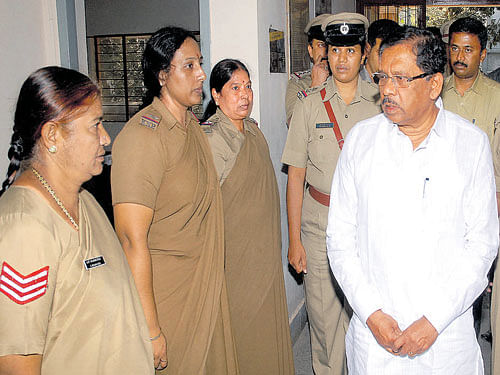 Home Minister G Parameshwara interacts with personnel at the all-women police station at Basavanagudi in Bengaluru on Monday. DH Photo